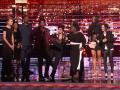 An unwanted guest grabs the mic at People's Choice Awards 2016 An unwanted guest grabs the mic at People's Choice Awards 2016